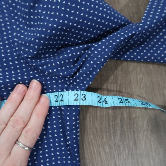 UNTUCKit Mens LARGE Shirt Long Sleeve Button Down Blue Geometric Pattern - Picture 4 of 7